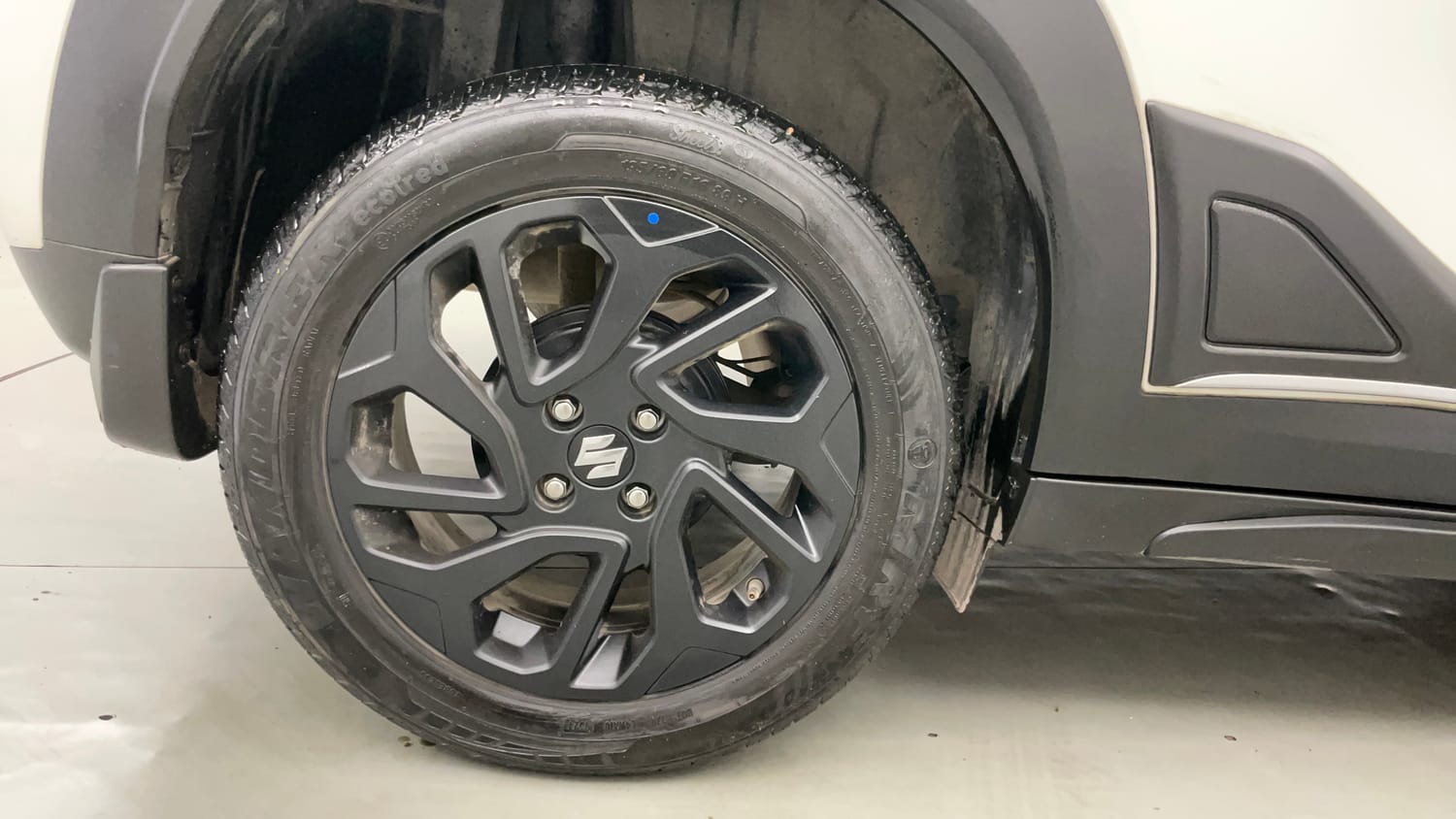 Used 2024 Maruti Suzuki Fronx Delta Plus 1.2L AGS Petrol Automatic tyres RIGHT REAR TYRE RIM VIEW