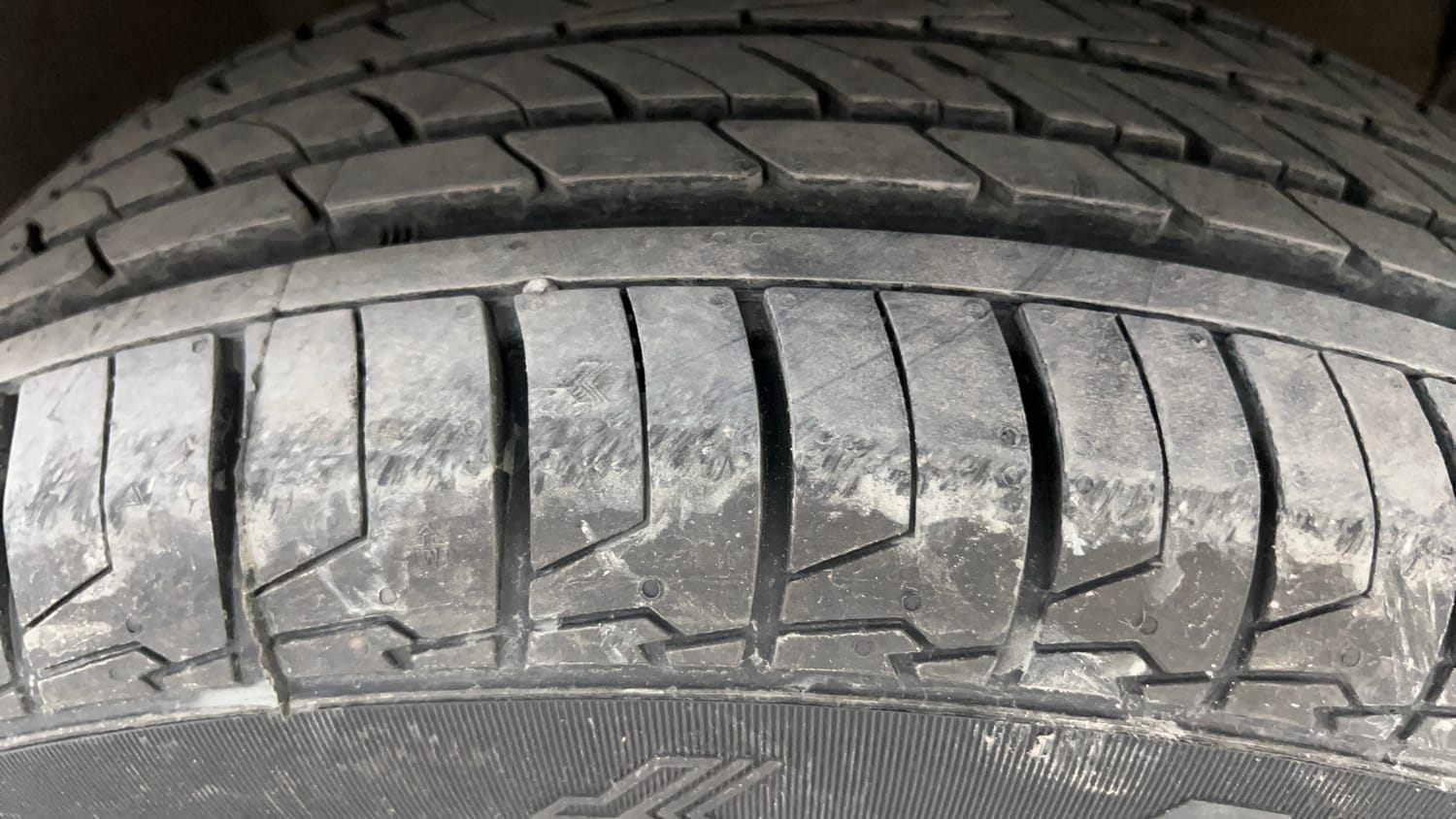 Used 2022 Maruti Suzuki Brezza Zxi Plus AT Dual Tone Petrol Automatic tyres RIGHT FRONT TYRE TREAD VIEW