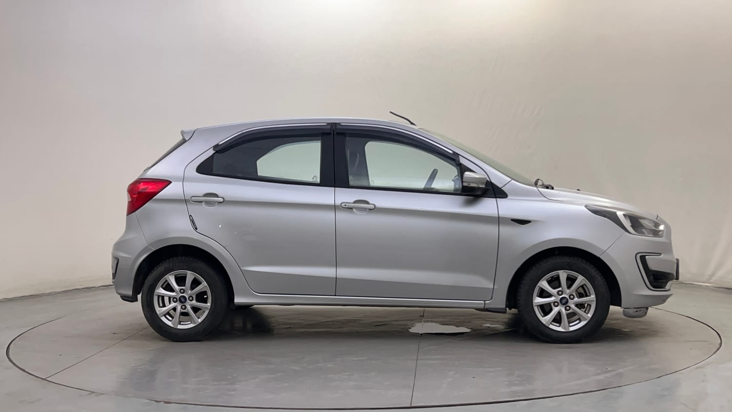 Used 2019 Ford Figo Titanium 1.2 Ti-VCT MT Petrol Manual exterior RIGHT SIDE VIEW