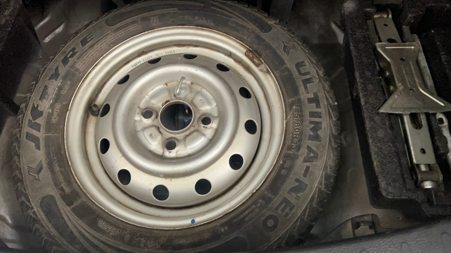 Used 2013 Maruti Suzuki Wagon R LXI Petrol Manual tyres SPARE TYRE VIEW