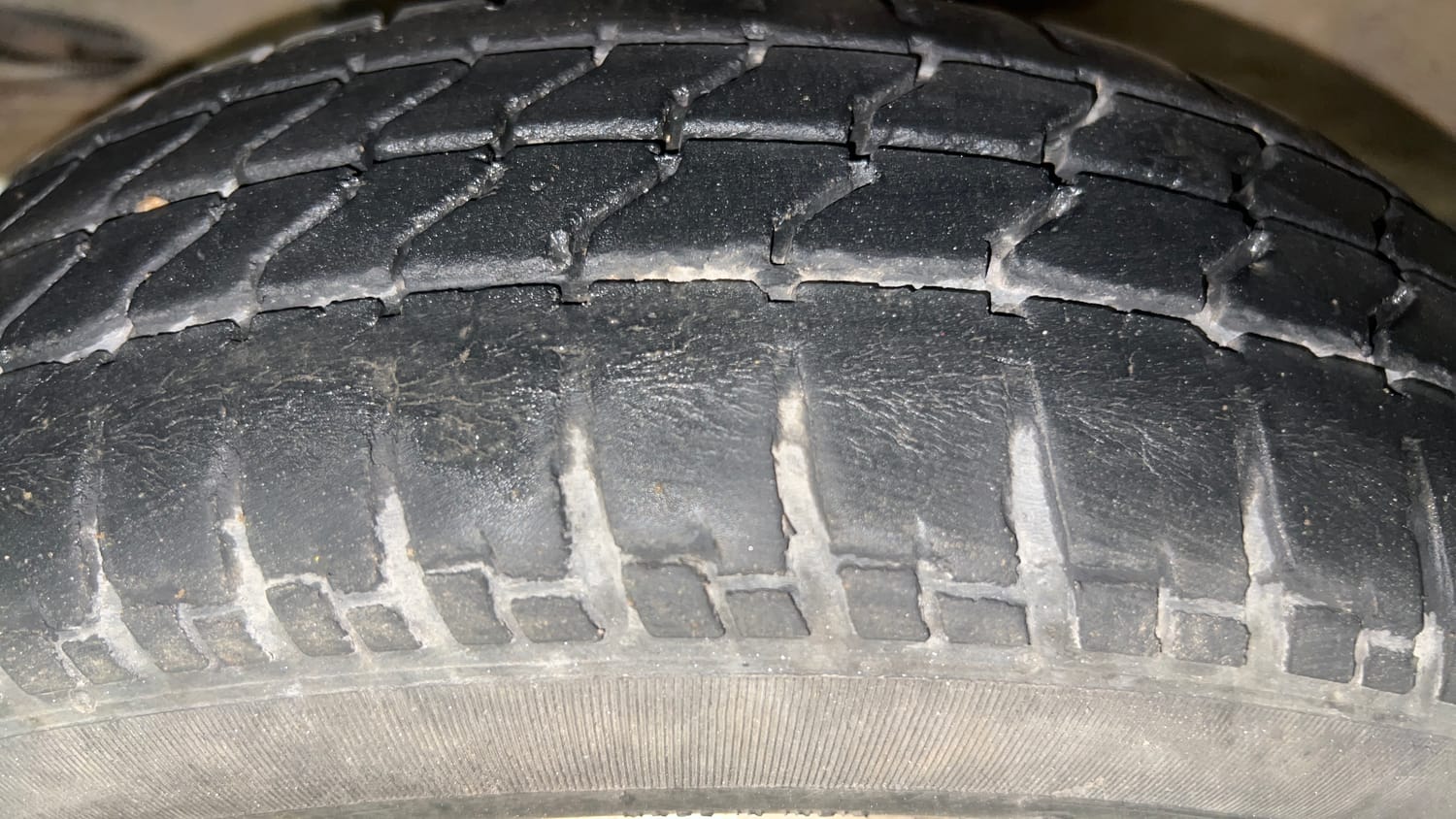 Used 2015 Tata Nano Twist XTA Petrol Automatic tyres LEFT FRONT TYRE TREAD VIEW