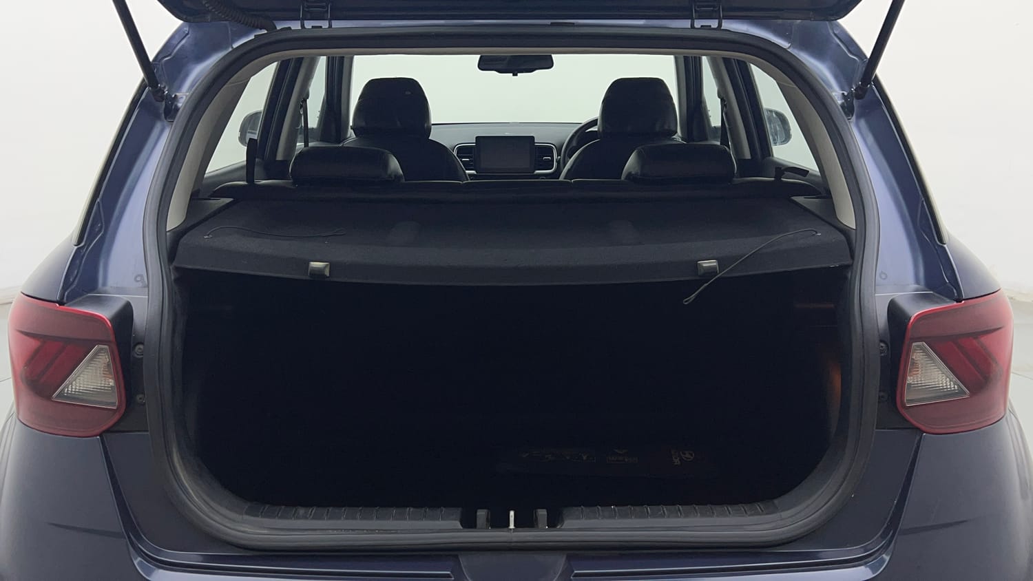 Used 2022 Hyundai Venue SX Plus 1.0 Turbo DCT Petrol Automatic interior DICKY INSIDE VIEW