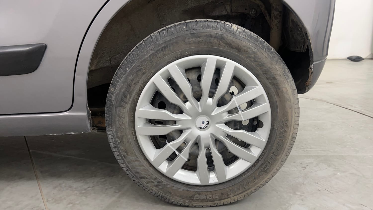 Used 2018 Maruti Suzuki Wagon R 1.0 VXI AMT Petrol Automatic tyres LEFT REAR TYRE RIM VIEW