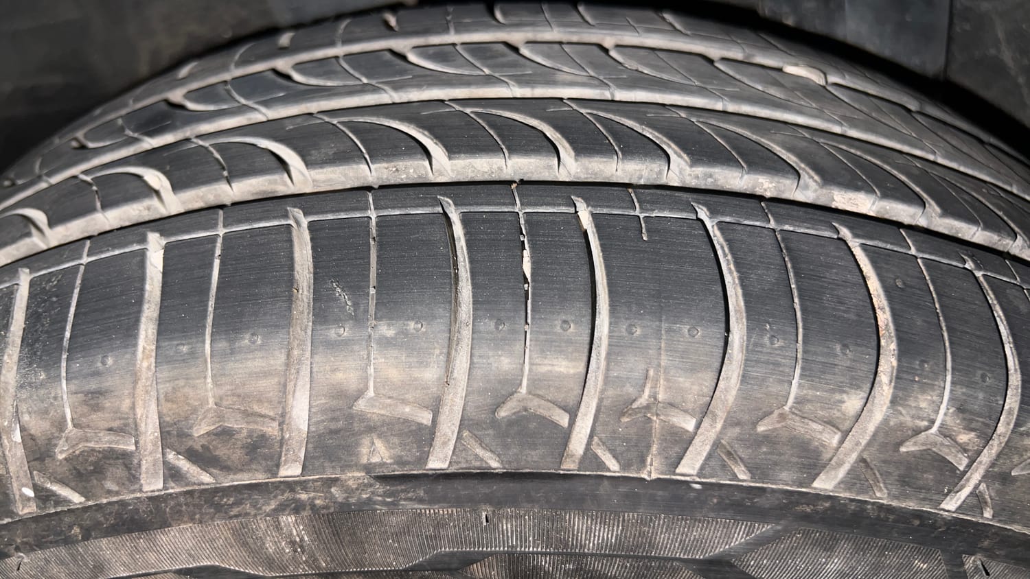 Used 2020 Renault Triber RXZ Petrol Manual tyres RIGHT REAR TYRE TREAD VIEW