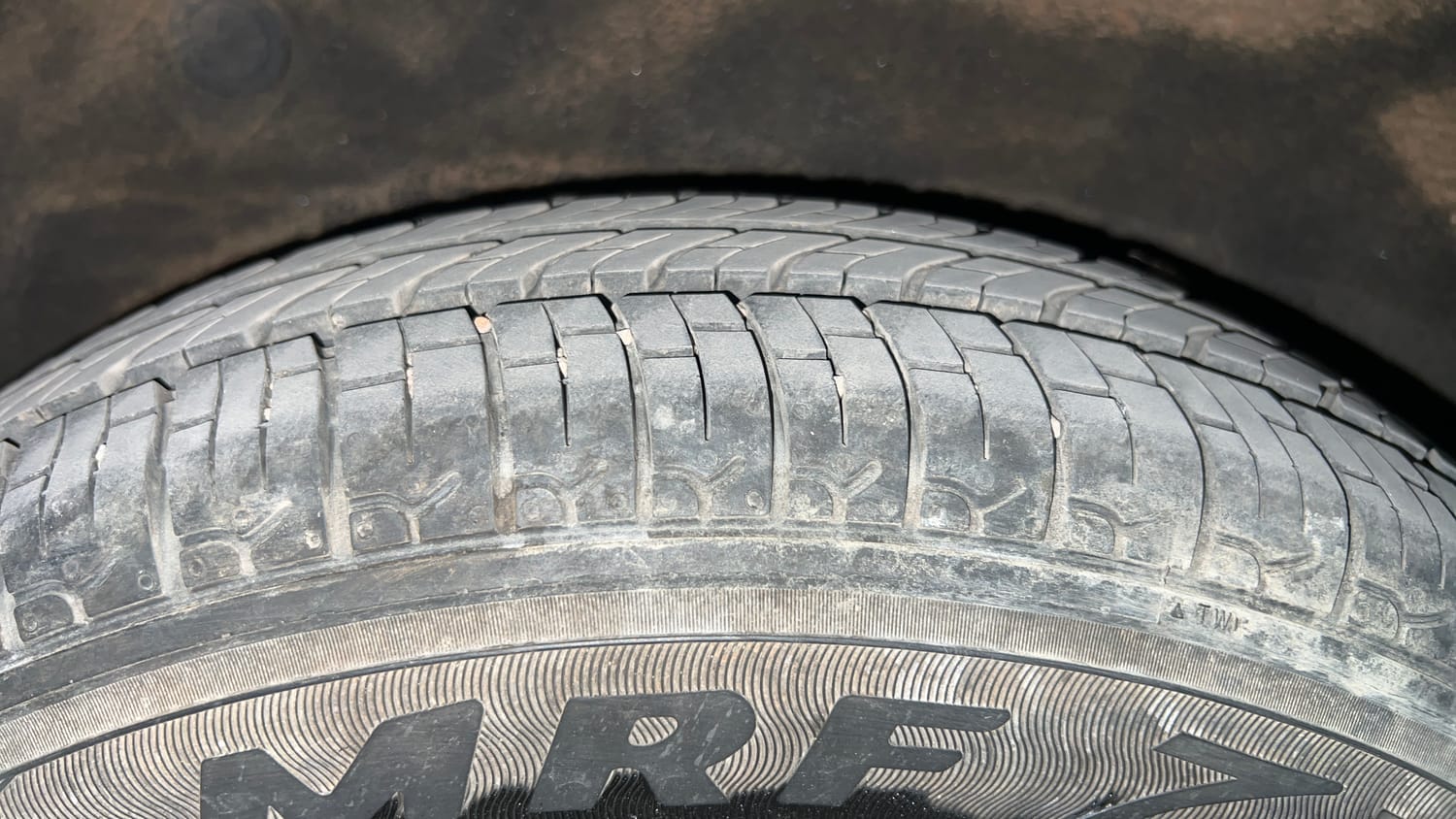 Used 2013 Hyundai i10 1.1L iRDE Magna Special Edition Petrol Manual tyres RIGHT REAR TYRE TREAD VIEW