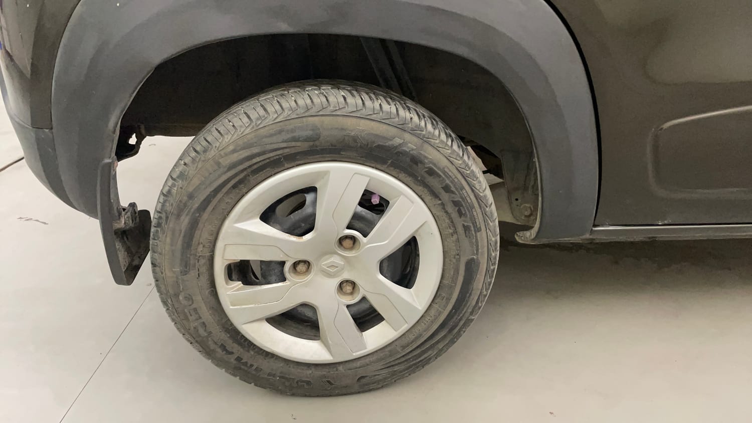 Used 2016 Renault Kwid RXL Petrol Manual tyres RIGHT REAR TYRE RIM VIEW