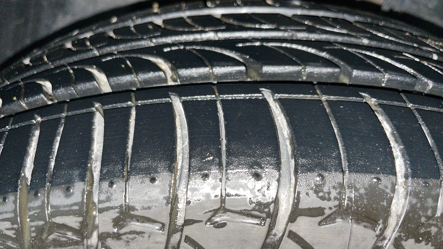 Used 2016 Tata Tiago Revotron XZ Petrol Manual tyres RIGHT FRONT TYRE TREAD VIEW