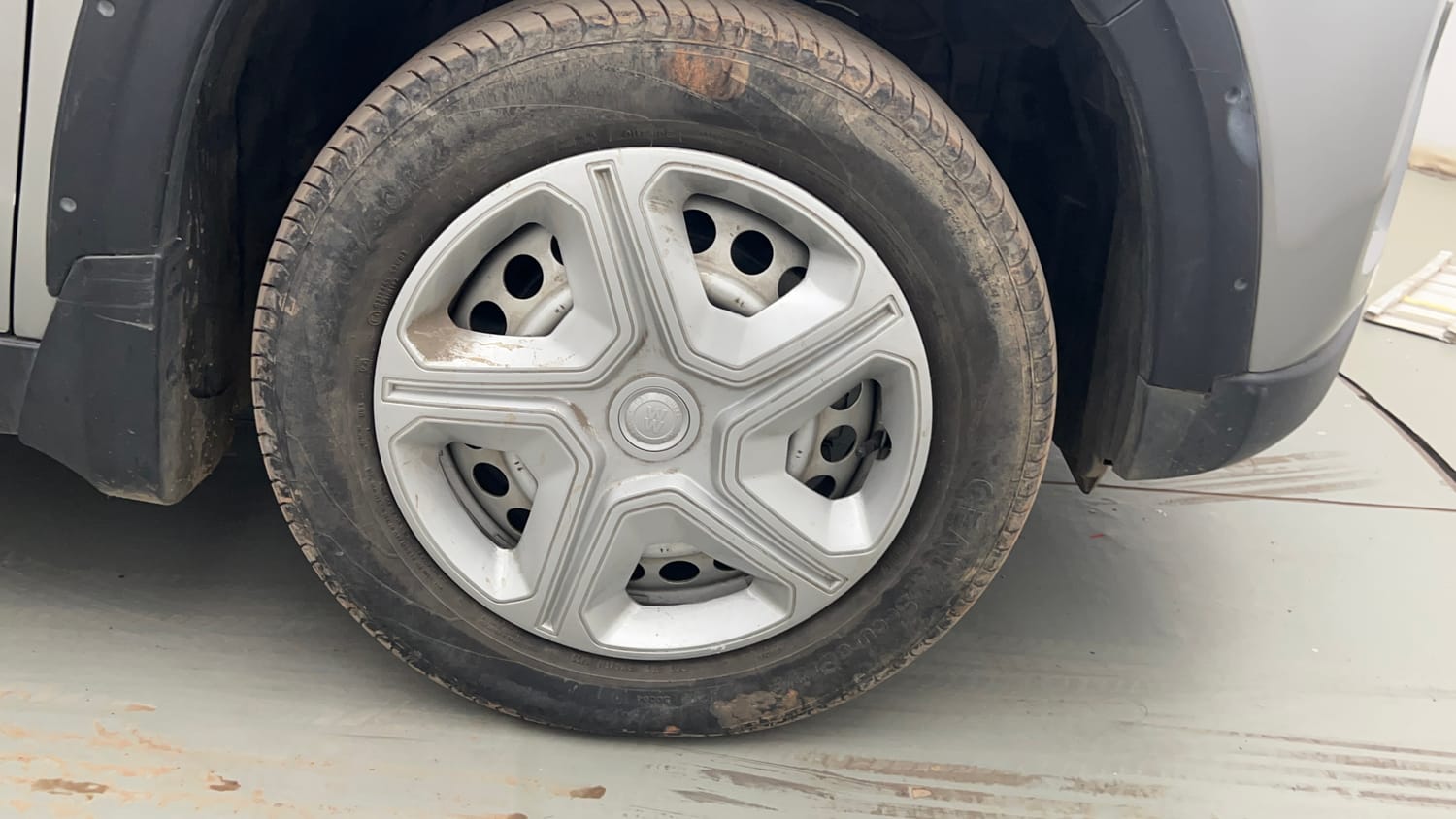 Used 2022 maruti-suzuki Vitara Brezza LXi Petrol Manual tyres RIGHT FRONT TYRE RIM VIEW
