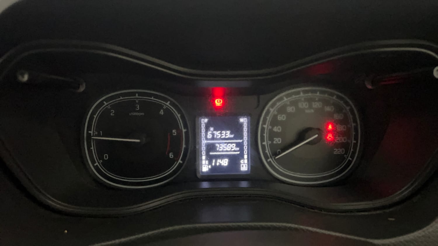Used 2016 Maruti Suzuki Vitara Brezza [2016-2020] VDi Diesel Manual interior CLUSTERMETER VIEW