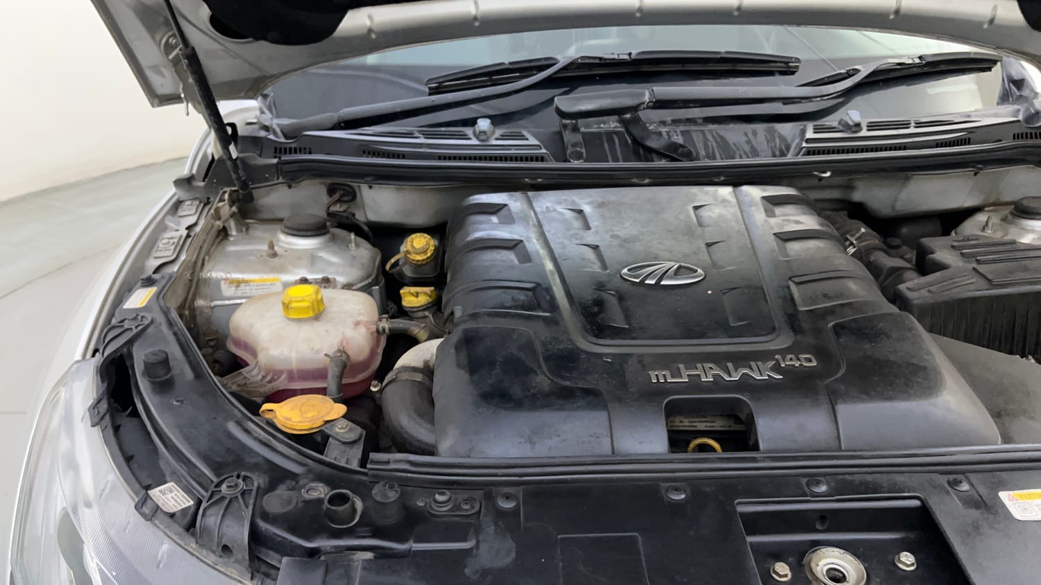Used 2017 Mahindra XUV500 W10 Diesel Manual engine ENGINE RIGHT SIDE HINGE & APRON VIEW