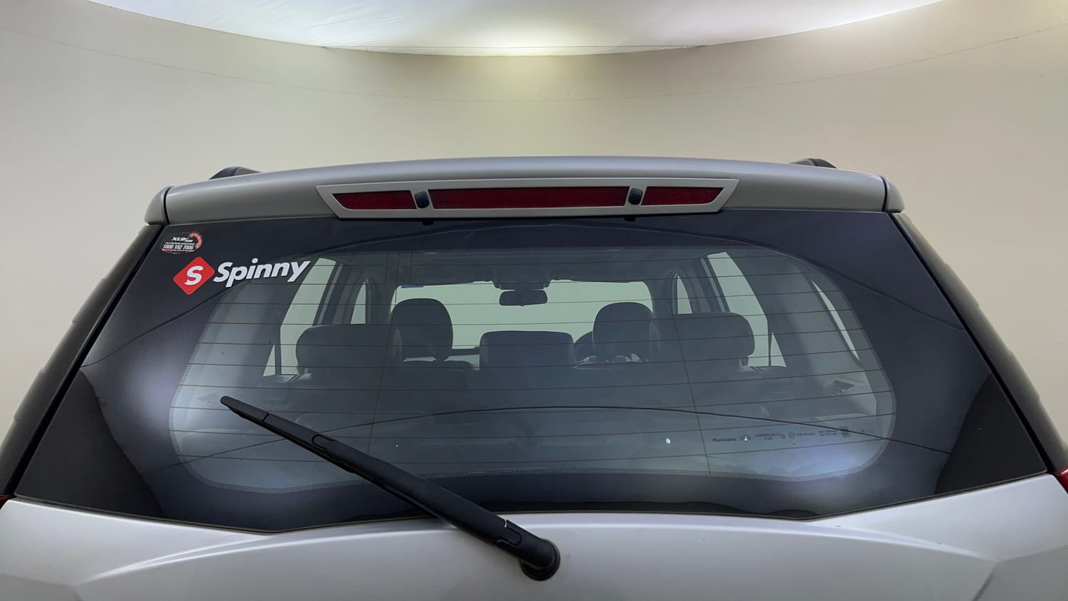 Used 2017 Mahindra XUV500 W10 Diesel Manual exterior BACK WINDSHIELD VIEW