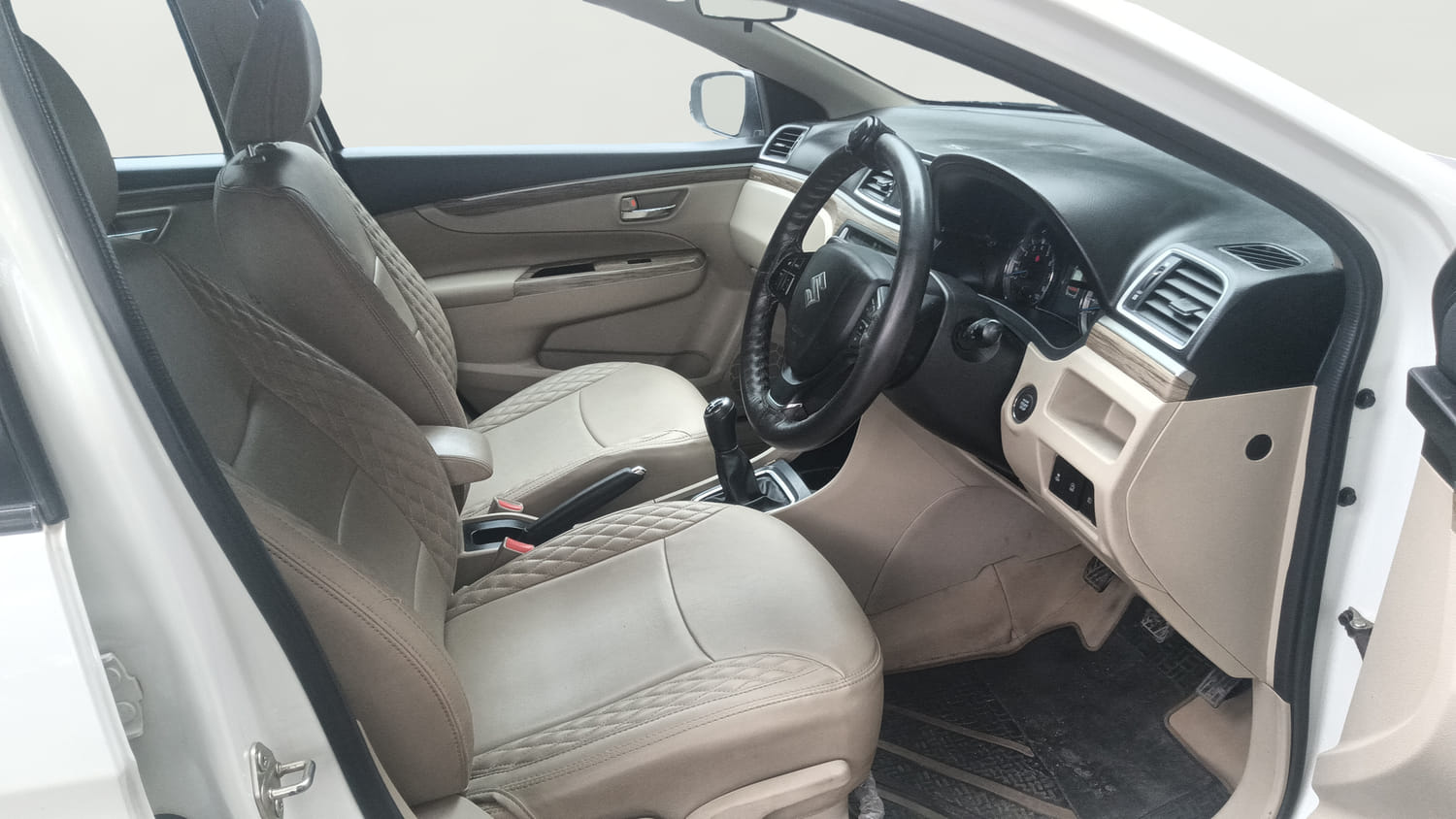 Used 2023 Maruti Suzuki Ciaz Zeta 1.5 Petrol Manual interior RIGHT SIDE FRONT DOOR CABIN VIEW