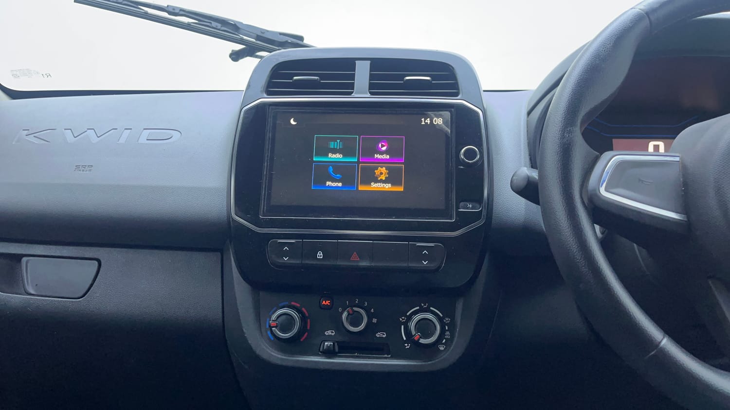 Used 2020 Renault Kwid RXT 1.0 AMT Opt Petrol Automatic interior MUSIC SYSTEM & AC CONTROL VIEW