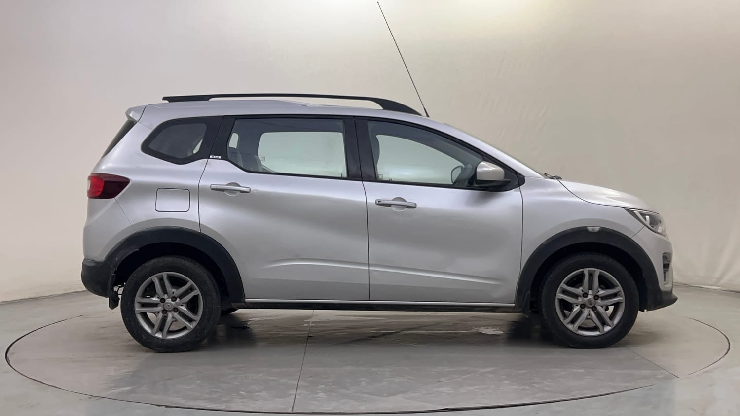 Used 2020 Renault Triber RXZ Petrol Manual exterior RIGHT SIDE VIEW