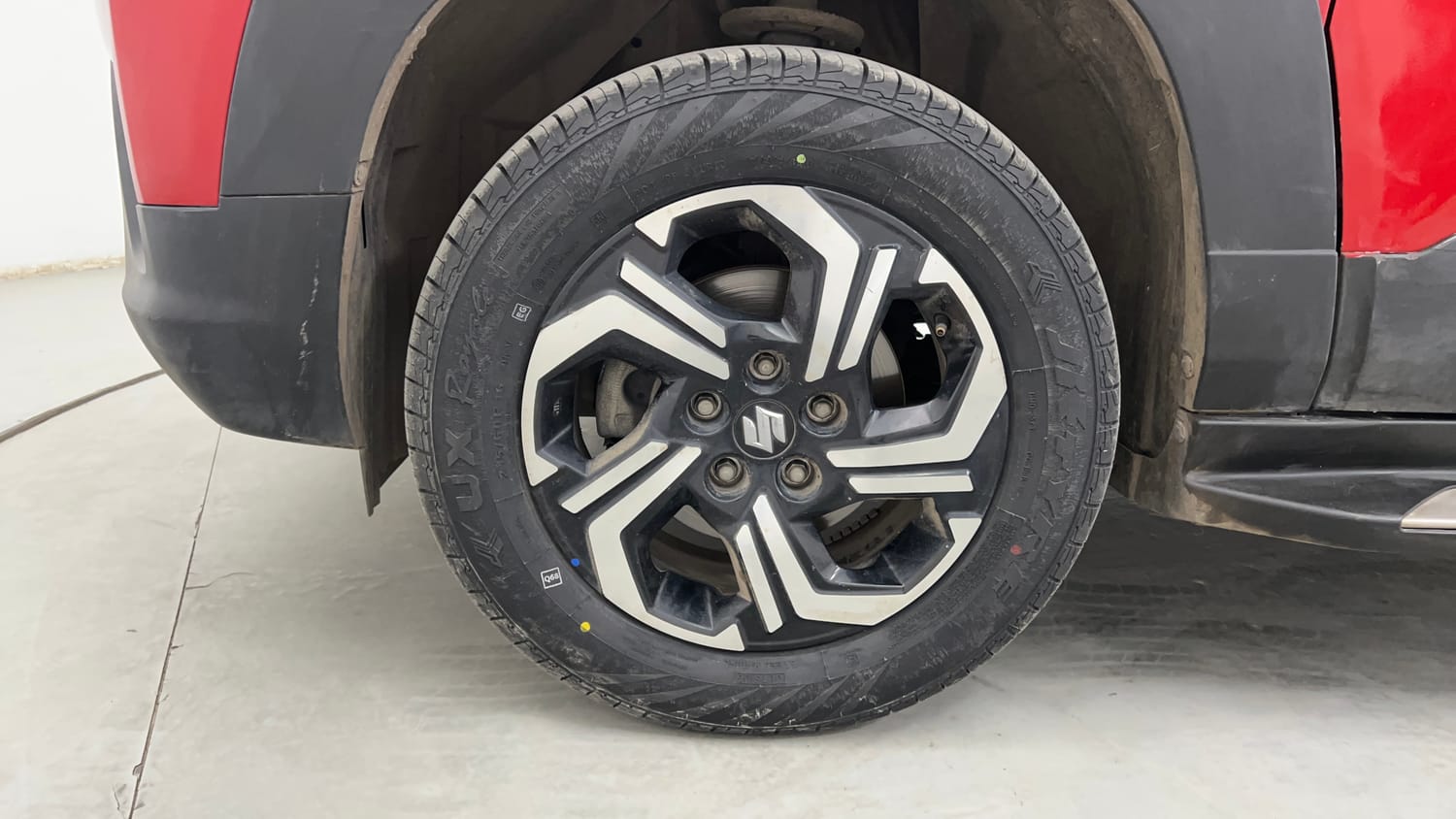 Used 2022 Maruti Suzuki Brezza Zxi Plus AT Dual Tone Petrol Automatic tyres LEFT FRONT TYRE RIM VIEW