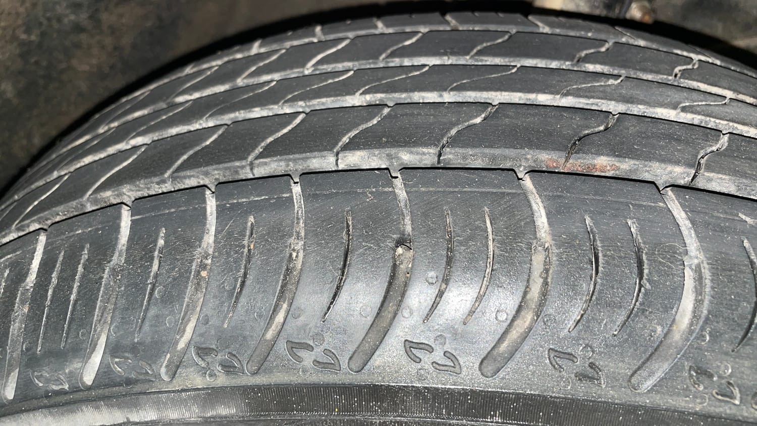 Used 2024 Maruti Suzuki XL6 Zeta MT Petrol Petrol Manual tyres RIGHT FRONT TYRE TREAD VIEW
