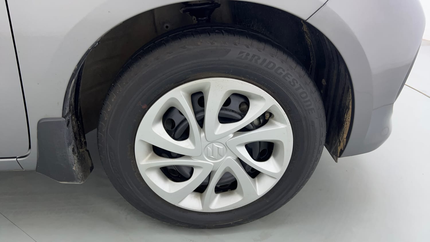 Used 2022 Maruti Suzuki Celerio VXi Petrol Manual tyres RIGHT FRONT TYRE RIM VIEW