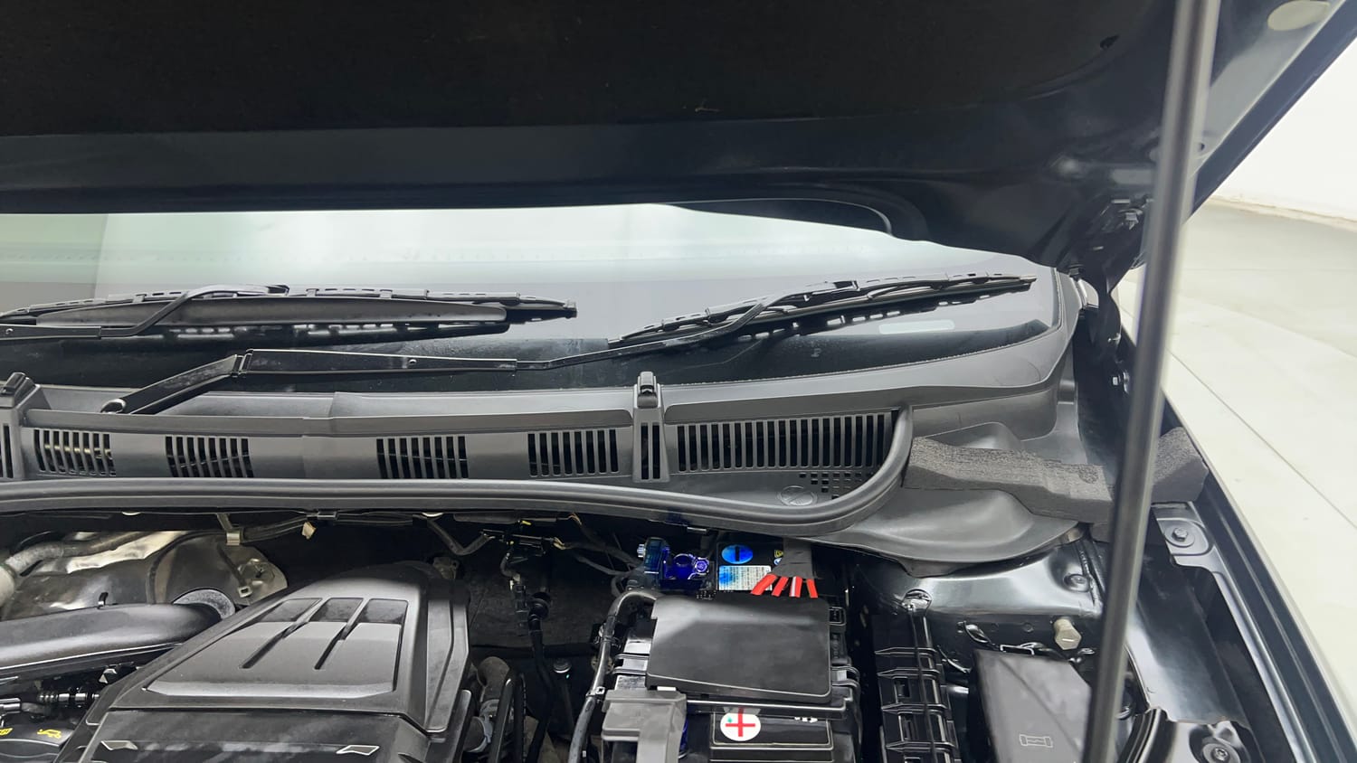 Used 2022 Volkswagen Virtus Topline 1.0 TSI AT Petrol Automatic engine ENGINE LEFT SIDE HINGE & APRON VIEW