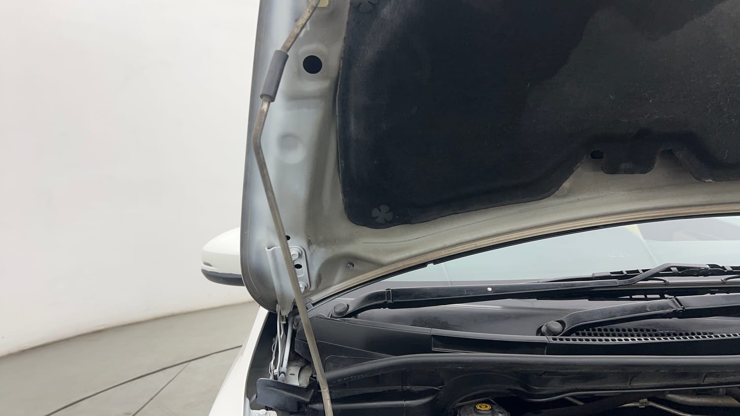 Used 2016 Honda Jazz V AT Petrol Petrol Automatic engine ENGINE RIGHT SIDE HINGE & APRON VIEW