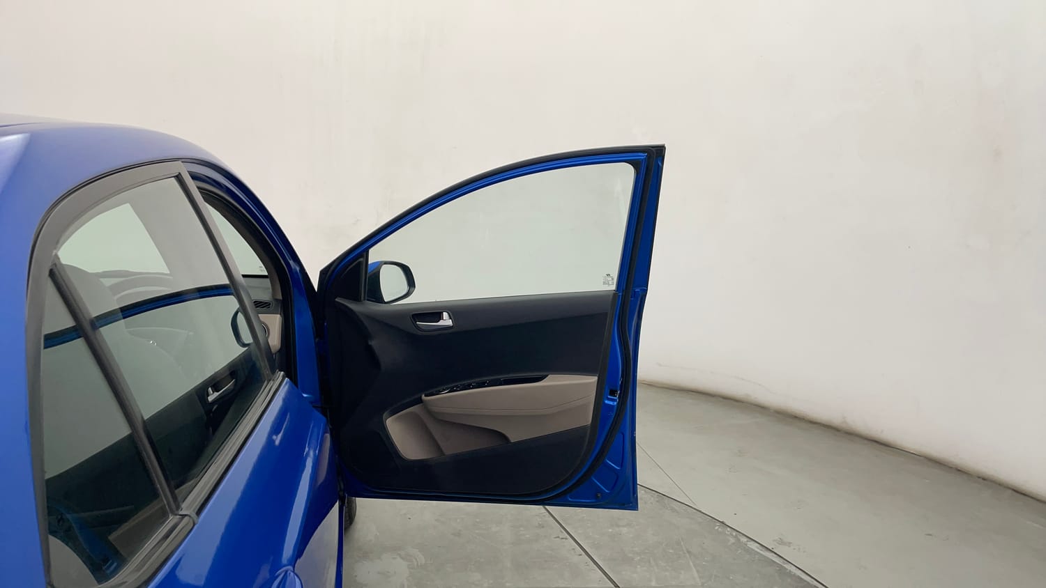 Used 2018 Hyundai Xcent SX Petrol Manual interior RIGHT FRONT DOOR OPEN VIEW