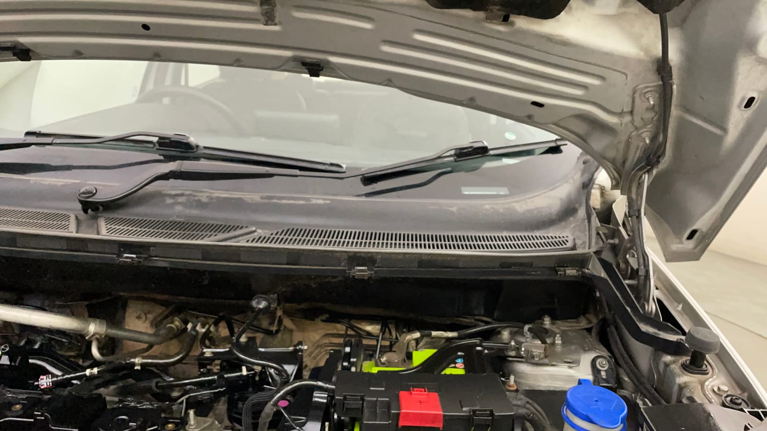 Used 2019 Ford EcoSport Titanium 1.5L TDCi Diesel Manual engine ENGINE LEFT SIDE HINGE & APRON VIEW