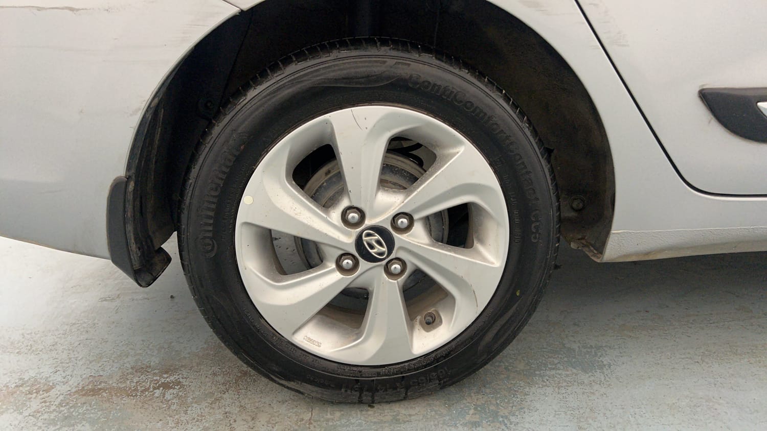 Used 2019 Hyundai Xcent SX Petrol Manual tyres RIGHT REAR TYRE RIM VIEW