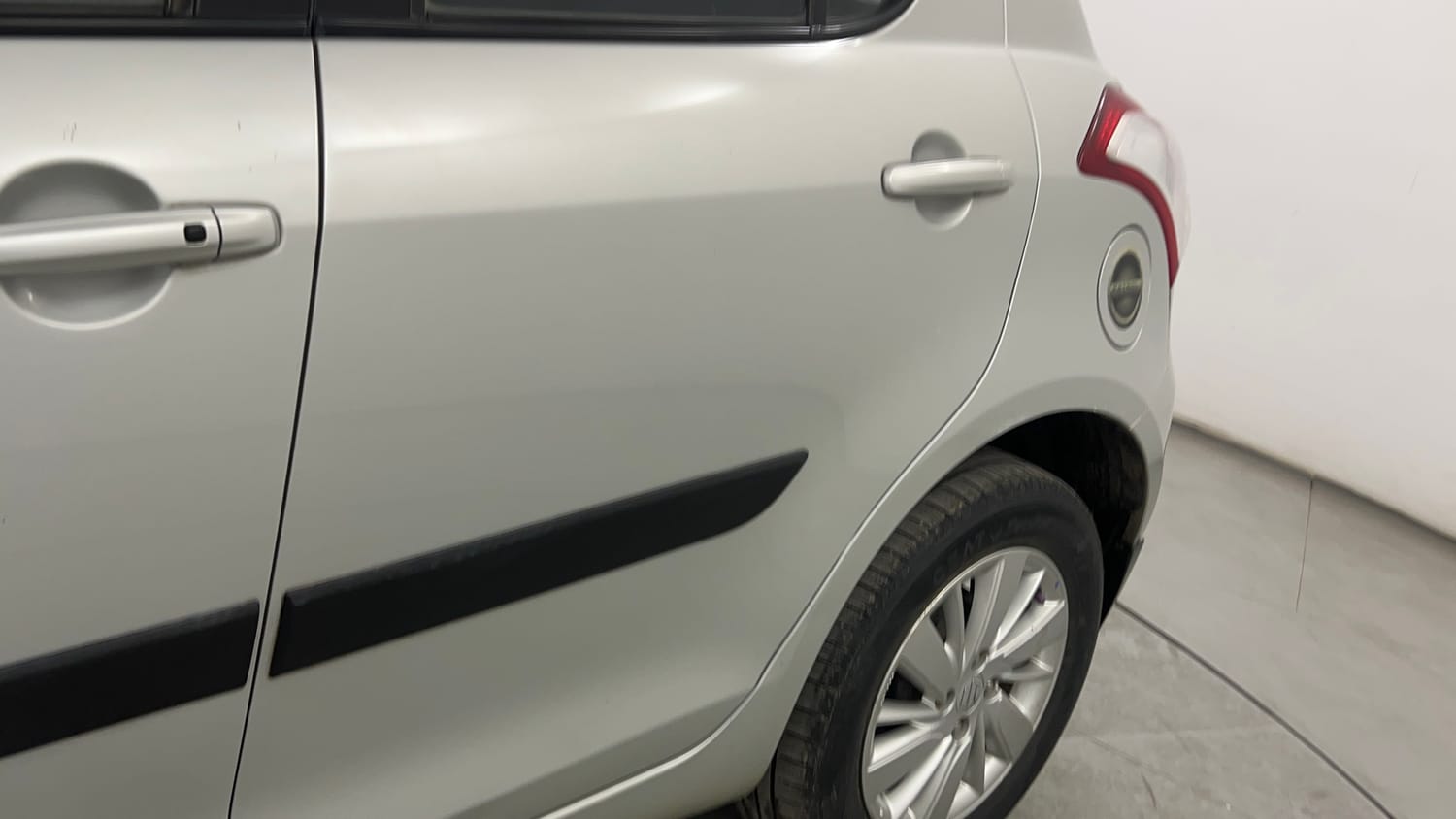 Used 2016 Maruti Suzuki Swift ZXi Petrol Manual dents MINOR DENT