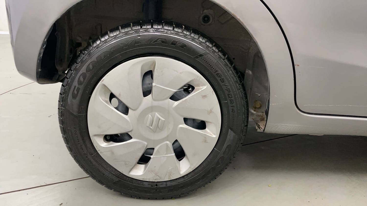 Used 2016 Maruti Suzuki Celerio VXi AMT Petrol Automatic tyres RIGHT REAR TYRE RIM VIEW