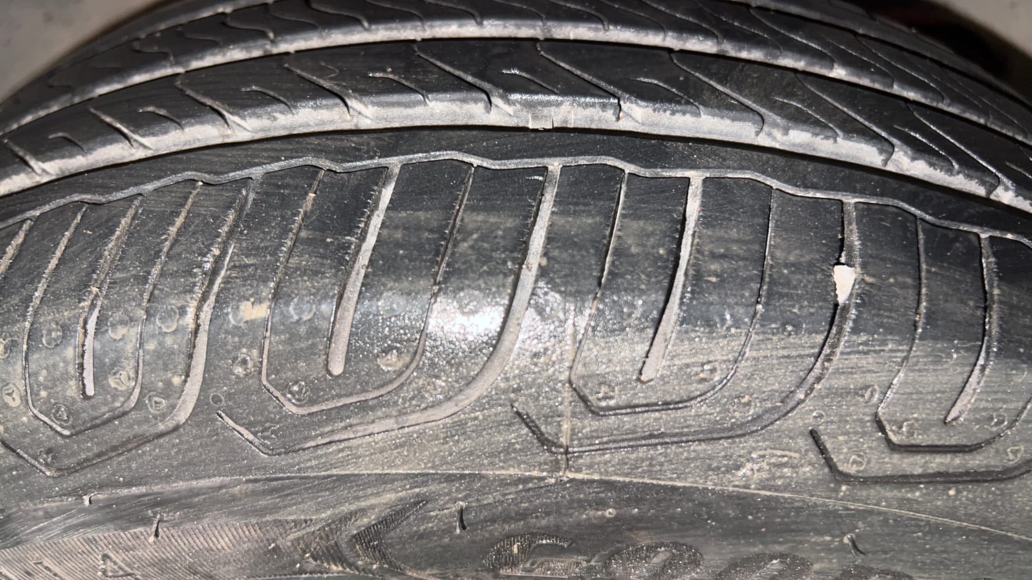 Used 2017 Tata Tiago Revotron XZA Petrol Automatic tyres RIGHT FRONT TYRE TREAD VIEW