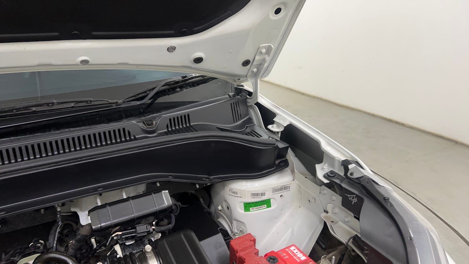 Used 2025 Tata Punch Creative Plus AMT Petrol Automatic engine ENGINE LEFT SIDE HINGE & APRON VIEW