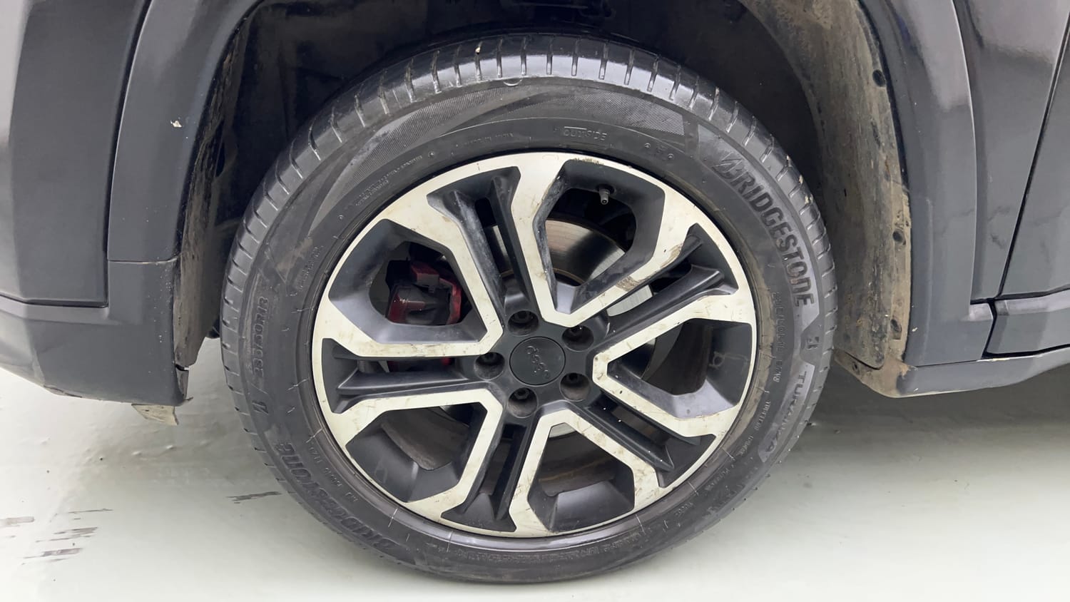 Used 2021 Jeep Compass Model S (O) 1.4 Petrol DCT Petrol Automatic tyres LEFT FRONT TYRE RIM VIEW