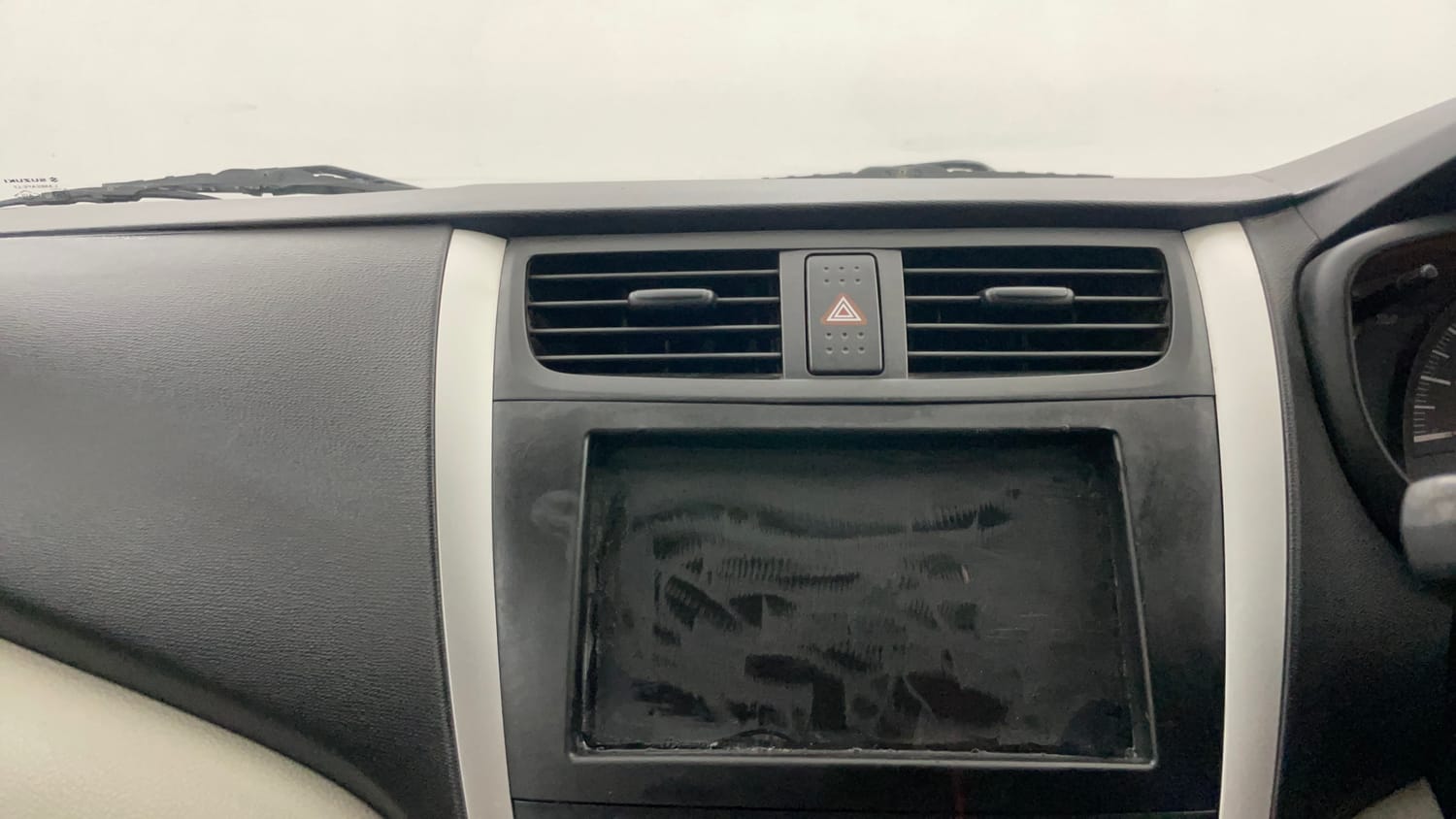 Used 2016 Maruti Suzuki Celerio VXi Petrol Manual interior MUSIC SYSTEM & AC CONTROL VIEW