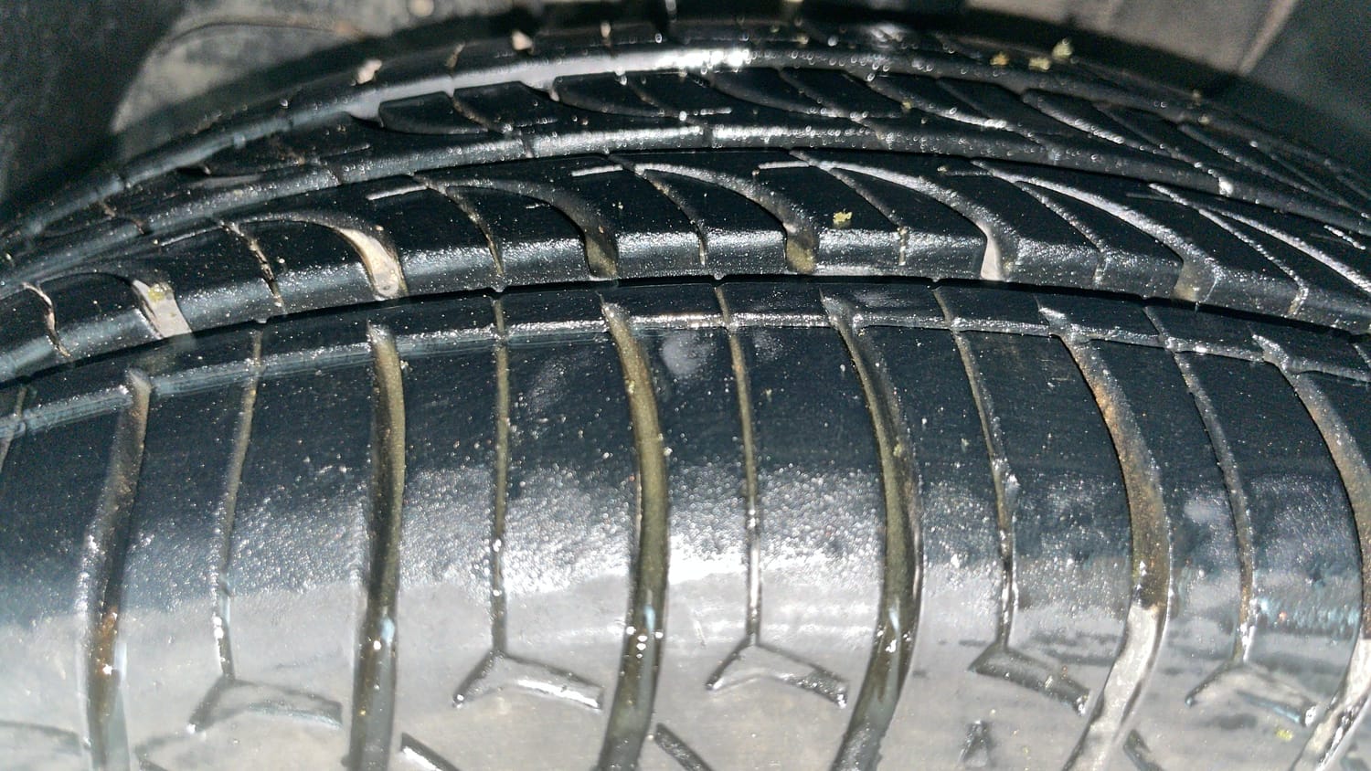 Used 2016 Tata Tiago Revotron XZ Petrol Manual tyres LEFT FRONT TYRE TREAD VIEW