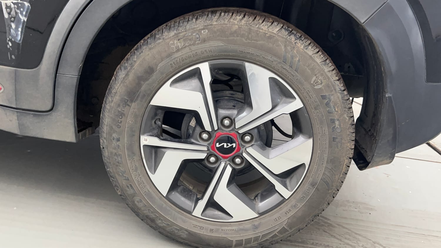 Used 2023 Kia Sonet GTX Plus 1.0 DCT Petrol Automatic tyres LEFT REAR TYRE RIM VIEW