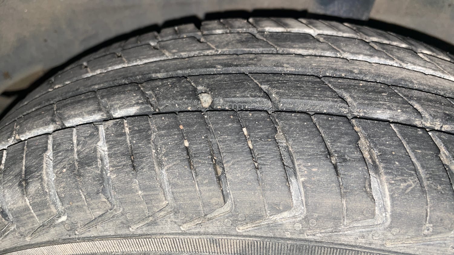 Used 2016 Renault Kwid RXL Petrol Manual tyres LEFT REAR TYRE TREAD VIEW