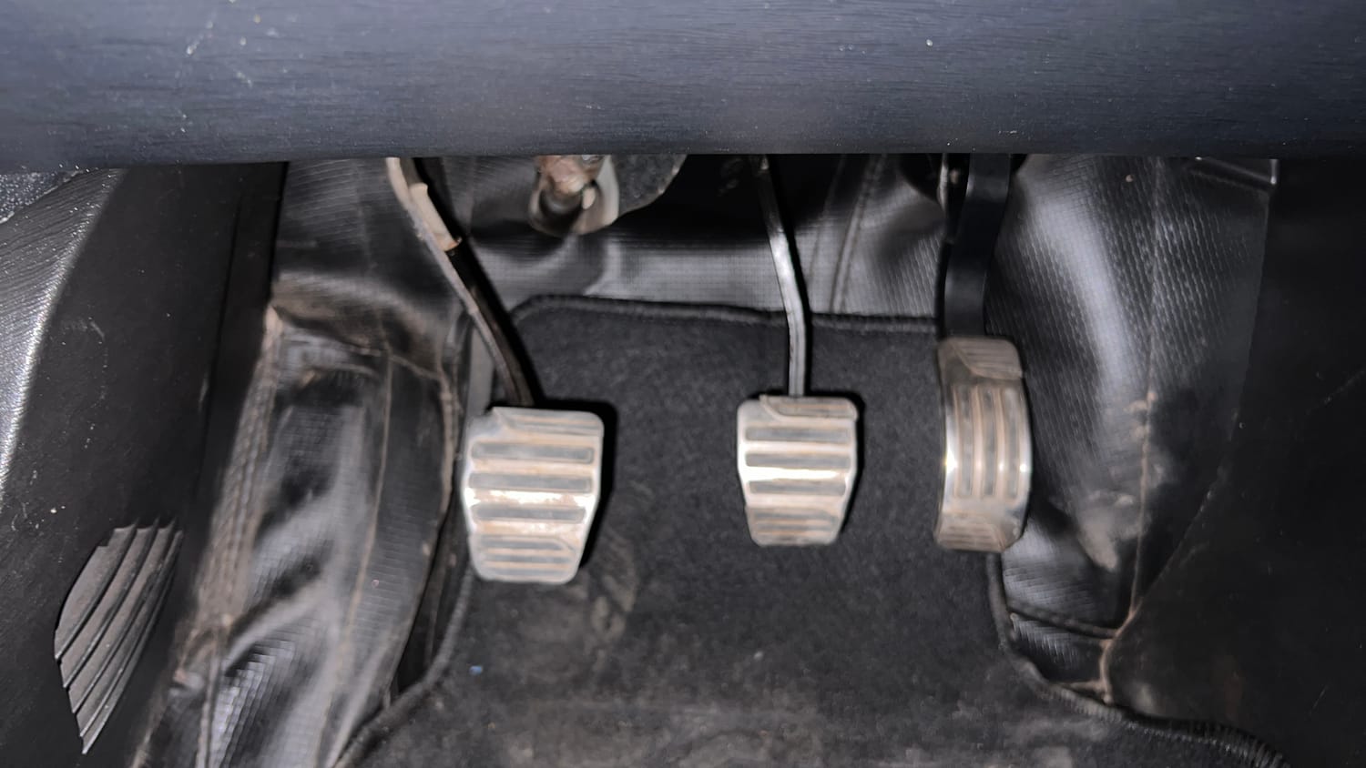 Used 2017 Mahindra XUV500 W10 Diesel Manual interior PEDALS VIEW