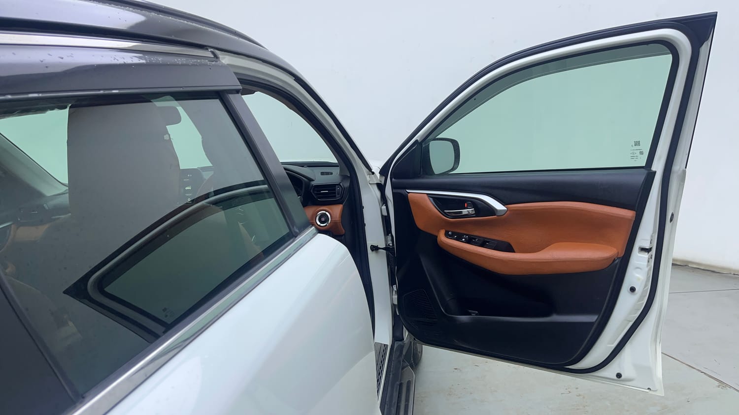 Used 2023 Maruti Suzuki Grand Vitara Zeta Smart Hybrid AT Petrol Automatic interior RIGHT FRONT DOOR OPEN VIEW