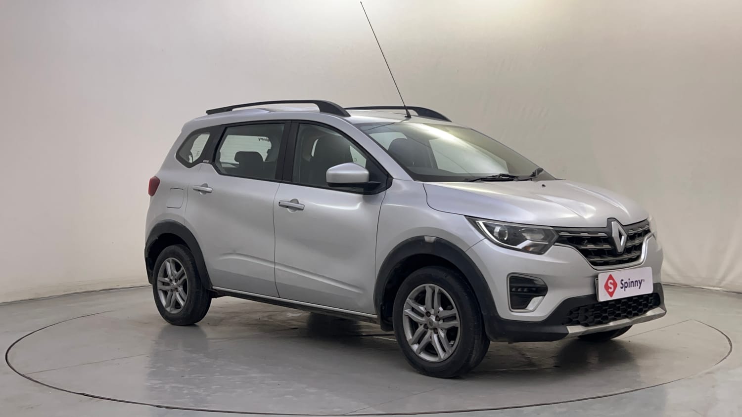 Used 2020 Renault Triber RXZ Petrol Manual exterior RIGHT FRONT CORNER VIEW