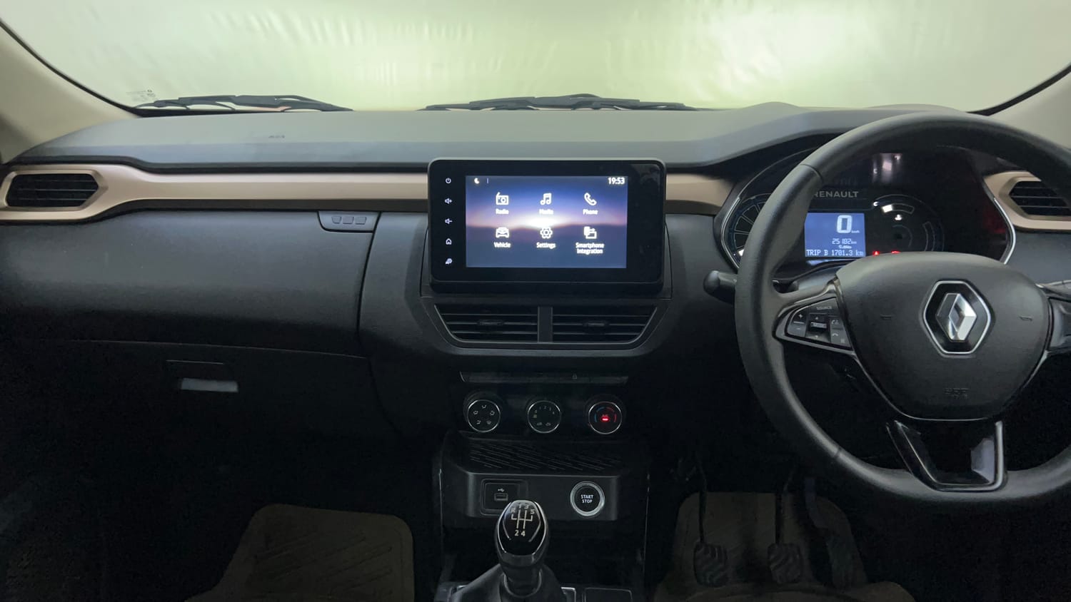 Used 2022 Renault Kiger RXT (O) MT Dual Tone Petrol Manual interior MUSIC SYSTEM & AC CONTROL VIEW