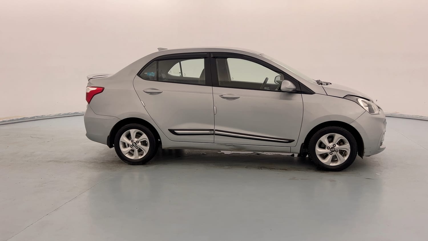 Used 2019 Hyundai Xcent SX Petrol Manual exterior RIGHT SIDE VIEW