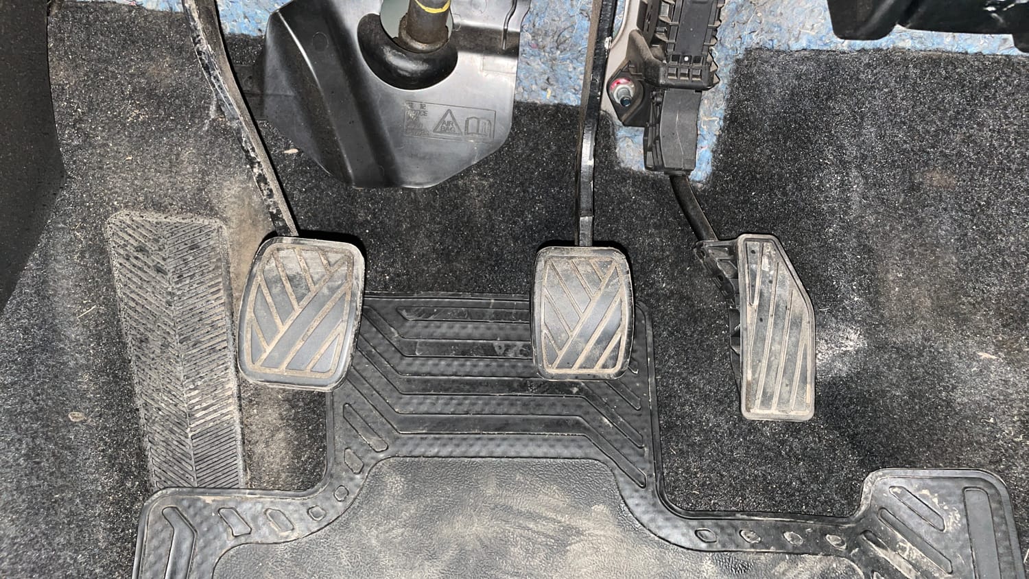 Used 2024 Maruti Suzuki XL6 Zeta MT Petrol Petrol Manual interior PEDALS VIEW