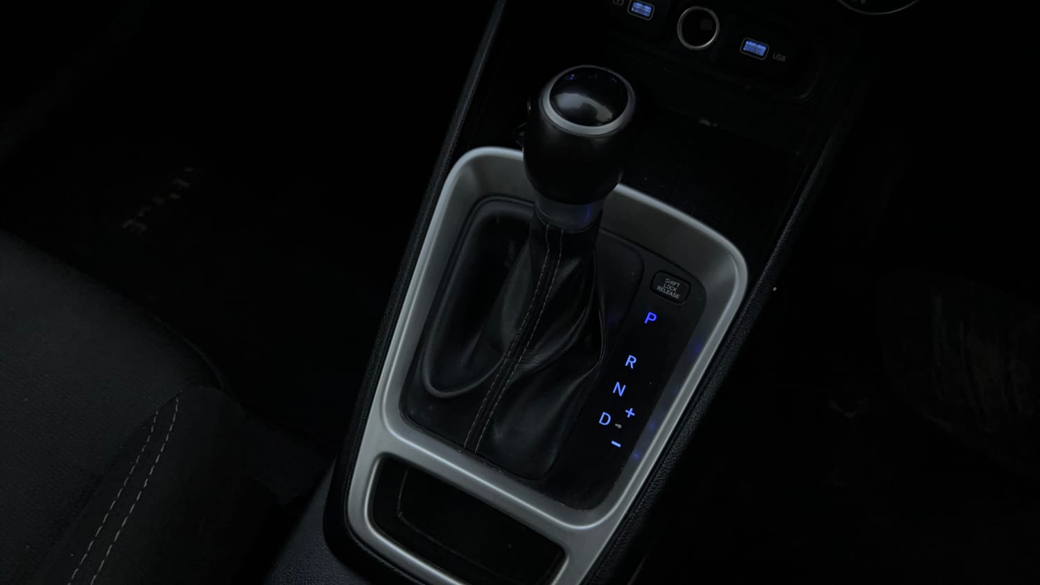 Used 2022 Hyundai Venue SX Plus 1.0 Turbo DCT Petrol Automatic interior GEAR  KNOB VIEW