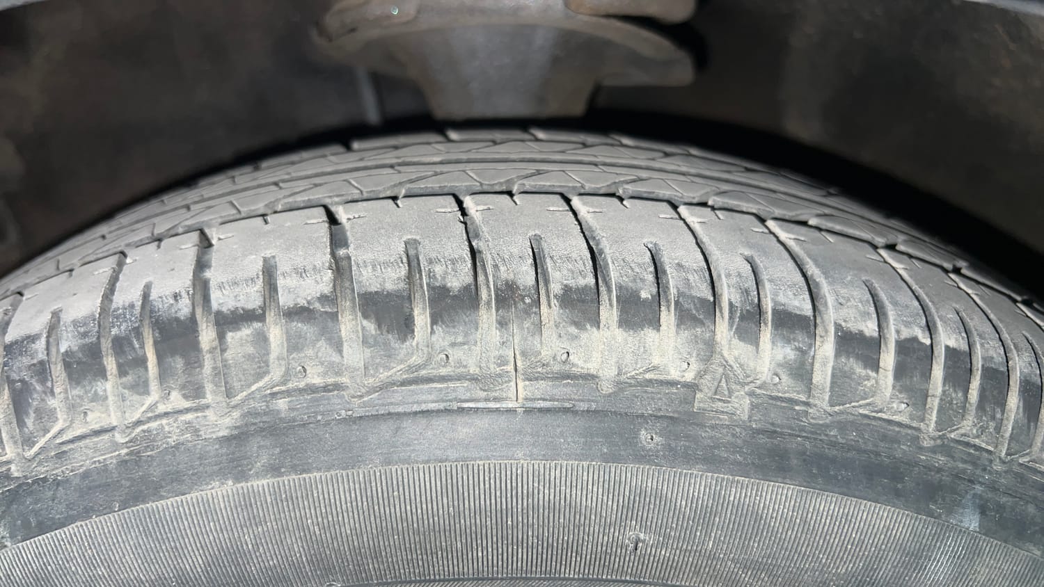 Used 2013 Hyundai i10 1.1L iRDE Magna Special Edition Petrol Manual tyres LEFT FRONT TYRE TREAD VIEW