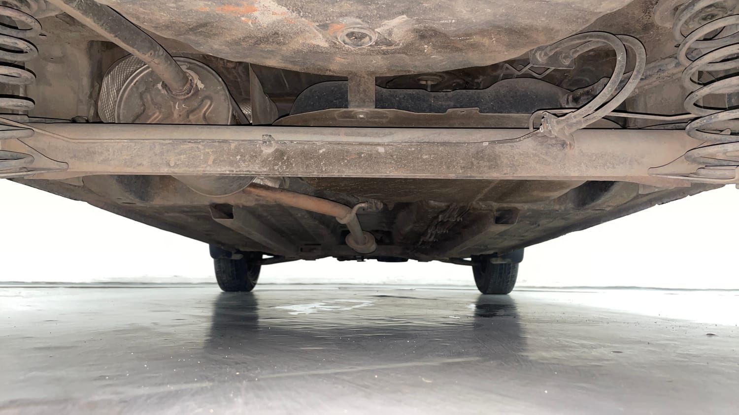 Used 2016 Renault Kwid RXL Petrol Manual extra REAR UNDERBODY VIEW (TAKEN FROM REAR)