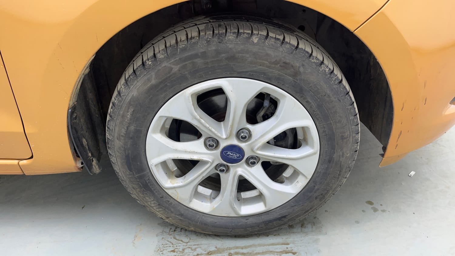 Used 2016 Ford Figo Titanium Plus 1.5 TDCi Diesel Manual tyres RIGHT FRONT TYRE RIM VIEW