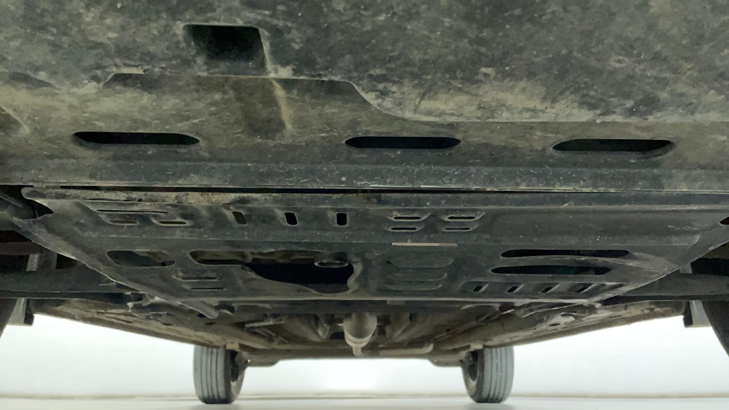 Used 2023 Renault Kiger RXZ AMT Petrol Automatic extra FRONT LEFT UNDERBODY VIEW