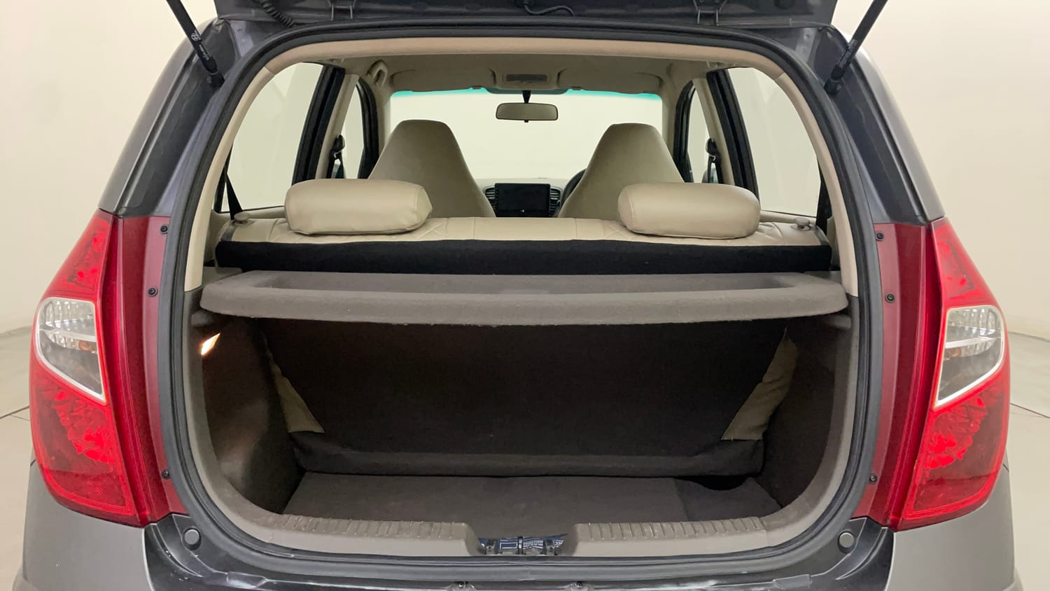 Used 2012 Hyundai i10 Sportz 1.2 AT Kappa2 Petrol Automatic interior DICKY INSIDE VIEW