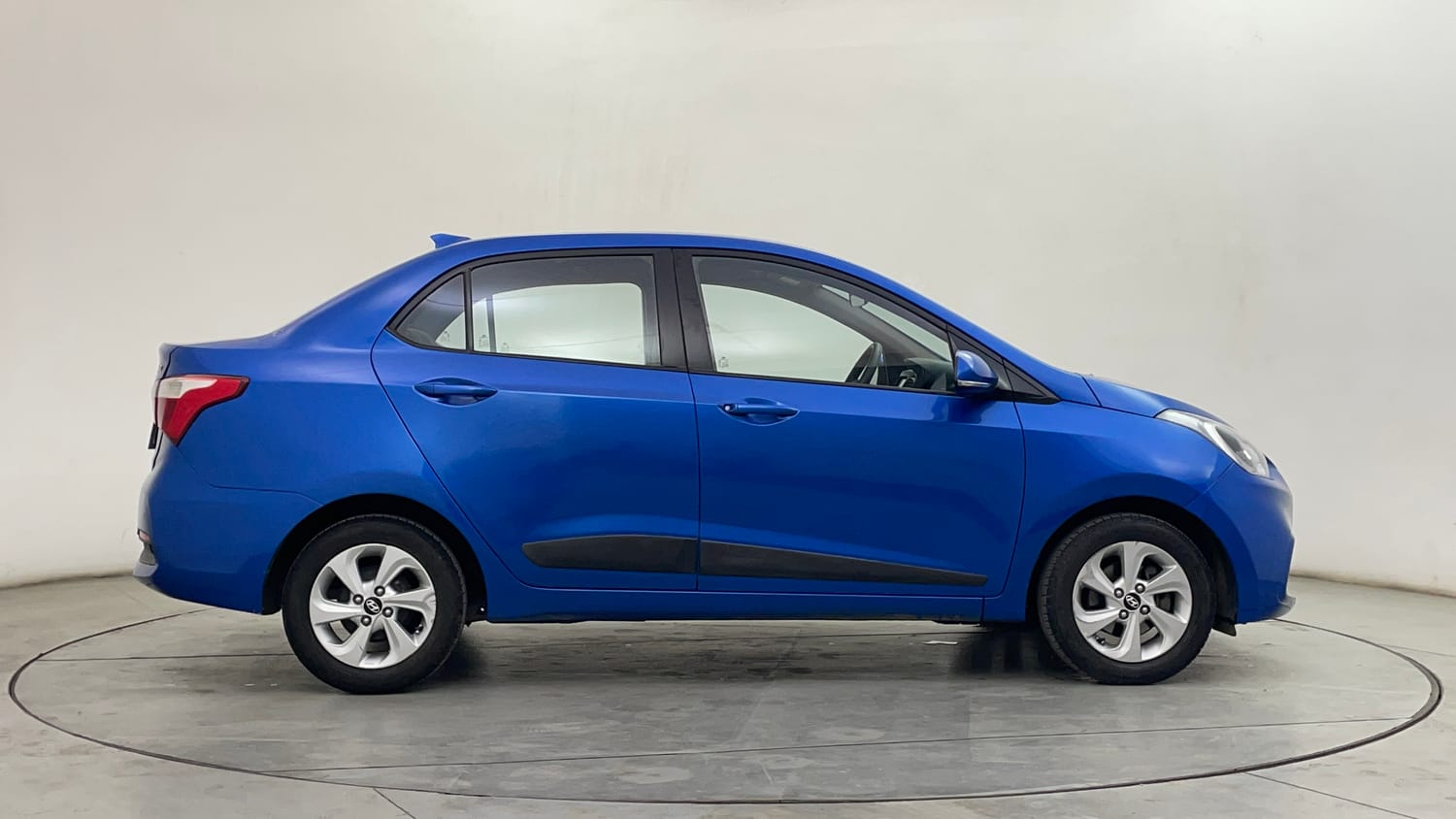 Used 2018 Hyundai Xcent SX Petrol Manual exterior RIGHT SIDE VIEW