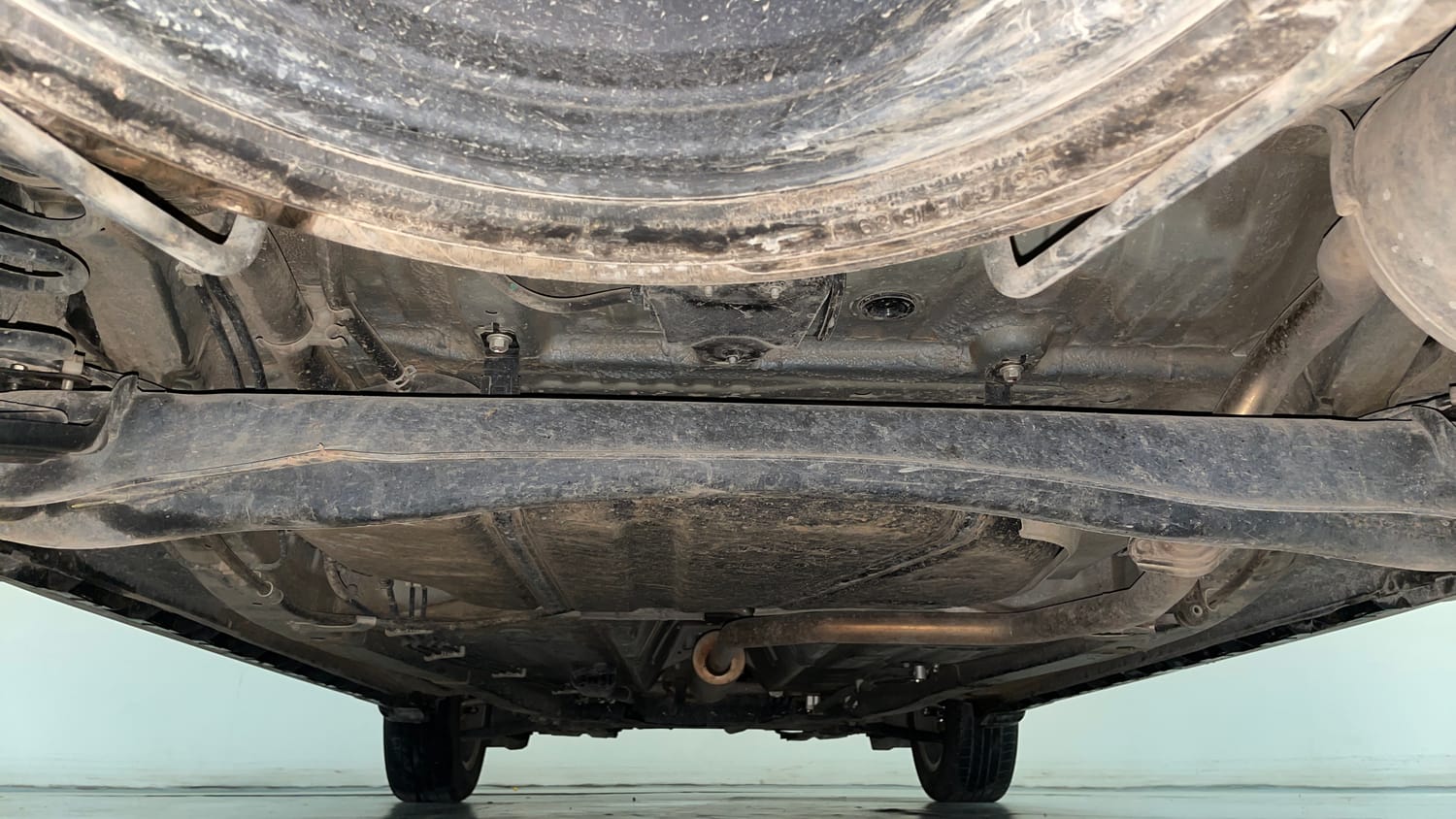 Used 2024 Maruti Suzuki XL6 Zeta MT Petrol Petrol Manual extra REAR UNDERBODY VIEW (TAKEN FROM REAR)
