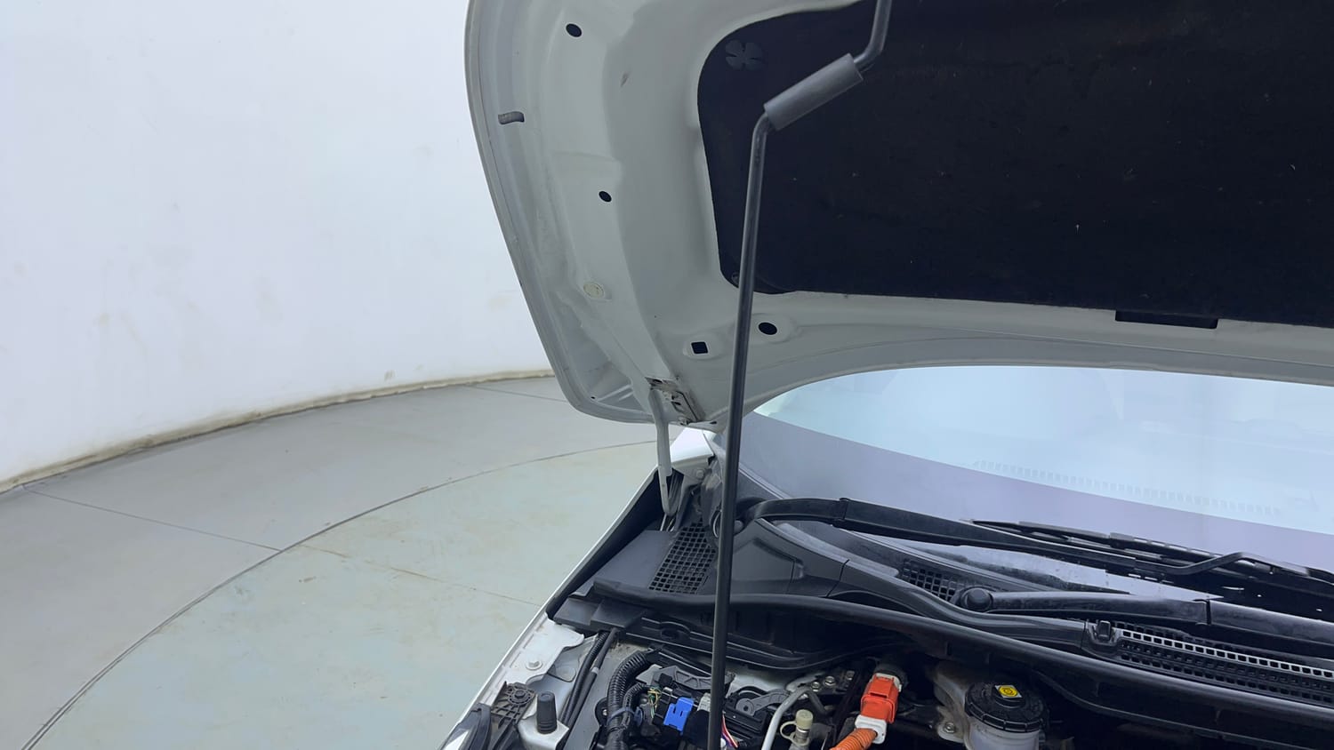 Used 2024 Honda City ZX Petrol CVT Hybrid Automatic engine ENGINE RIGHT SIDE HINGE & APRON VIEW